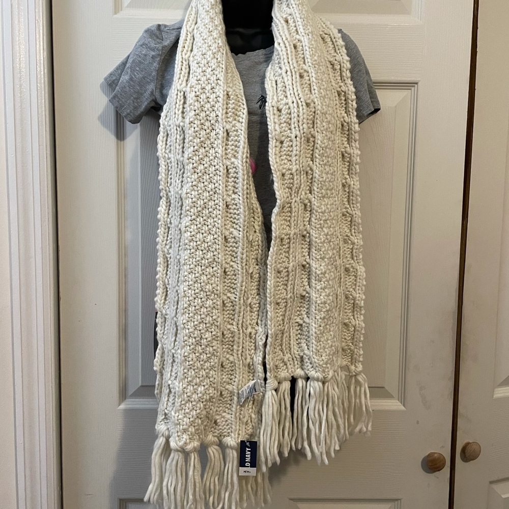 New old navy scarf